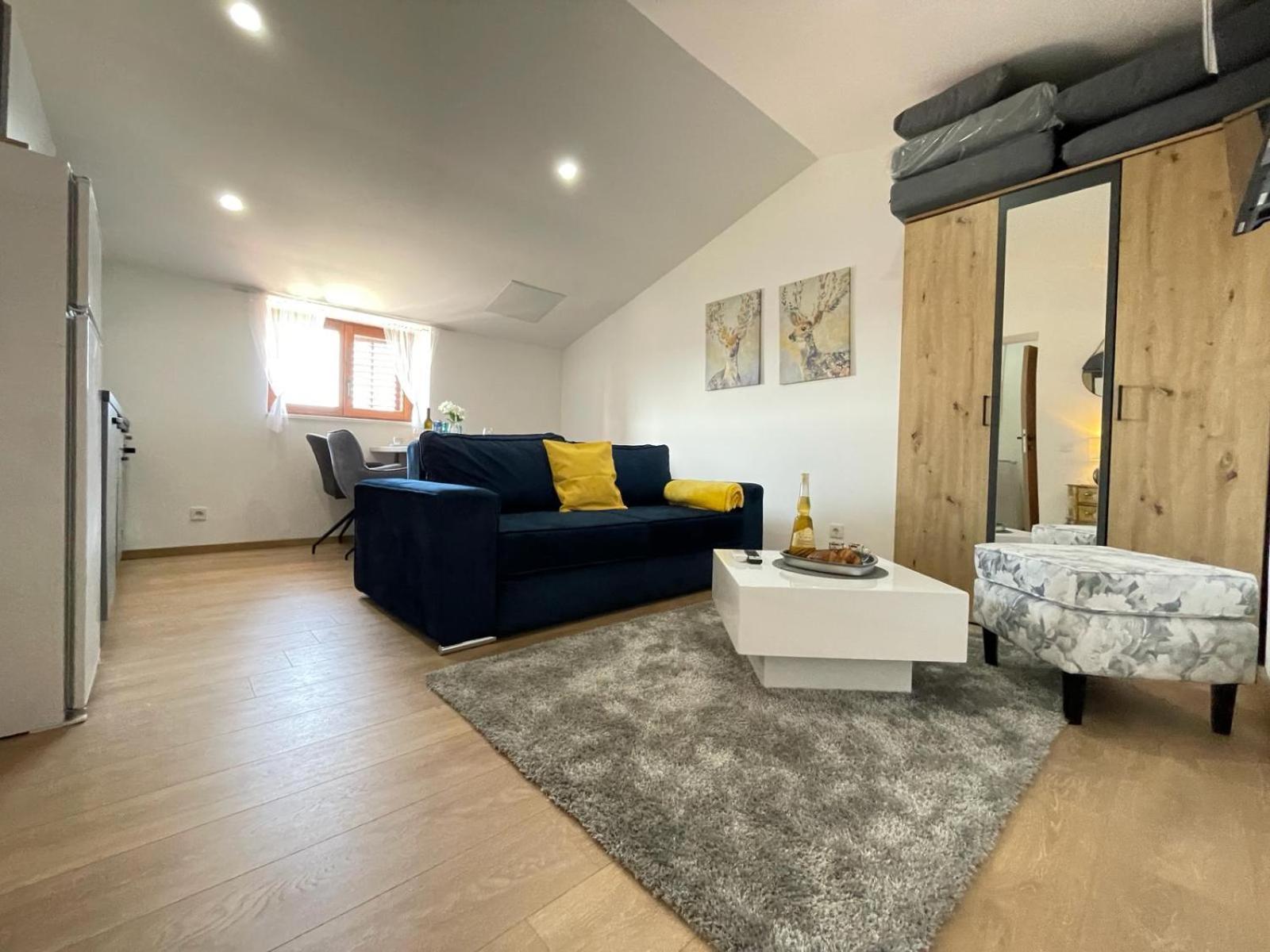 Astraluxe Apartment Fazana Luaran gambar