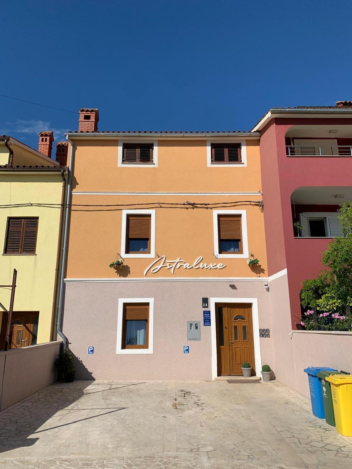 Astraluxe Apartment Fazana Luaran gambar