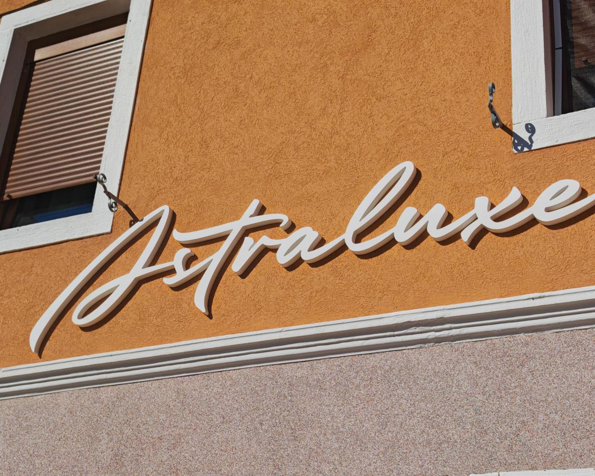 Astraluxe Apartment Fazana Luaran gambar